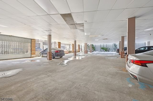 15 Tichenor Ln 407, Newark City, NJ 07114