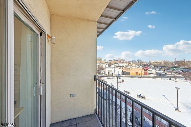 15 Tichenor Ln 407, Newark City, NJ 07114