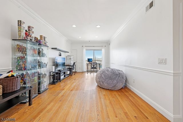 15 Tichenor Ln 407, Newark City, NJ 07114