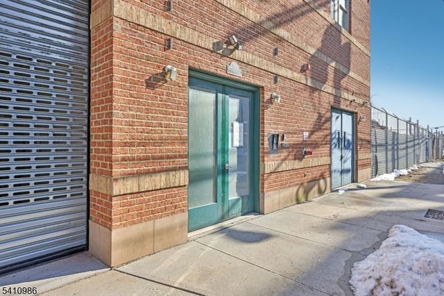 15 Tichenor Ln 407, Newark City, NJ 07114