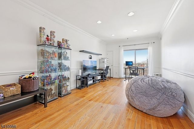 15 Tichenor Ln 407, Newark City, NJ 07114