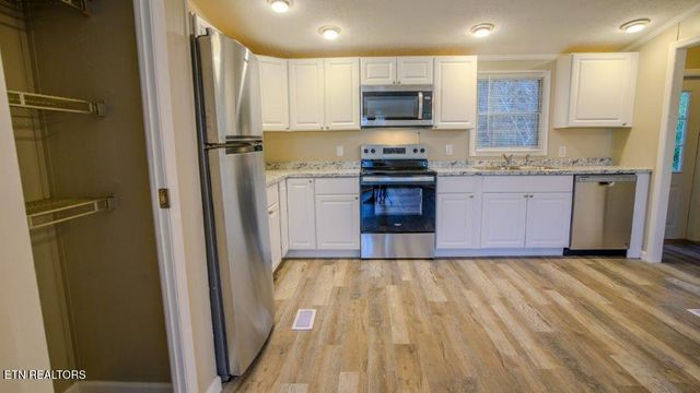 1121 Army St, Knoxville, TN 37920
