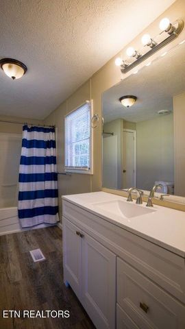 1121 Army St, Knoxville, TN 37920