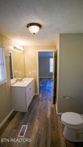 1121 Army St, Knoxville, TN 37920
