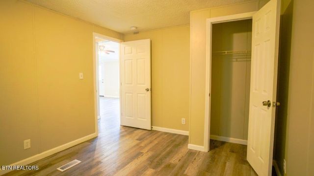 1121 Army St, Knoxville, TN 37920