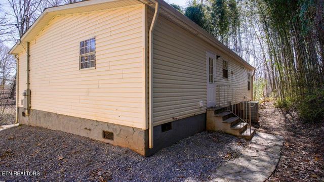 1121 Army St, Knoxville, TN 37920
