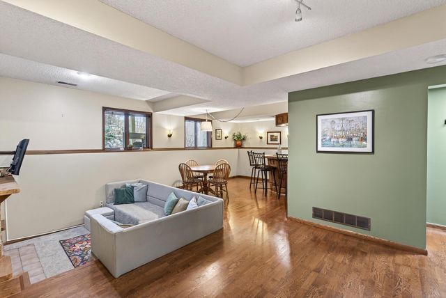 7780 139th Court, Apple Valley, MN 55124