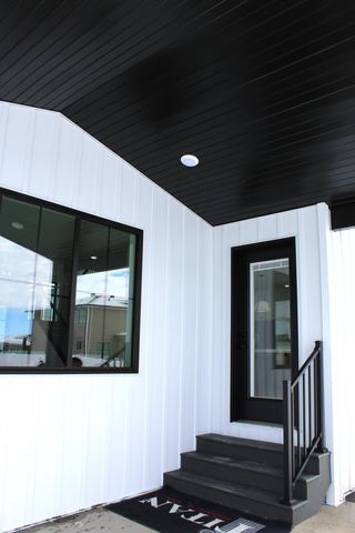 959 50th Avenue W, West Fargo, ND 58078