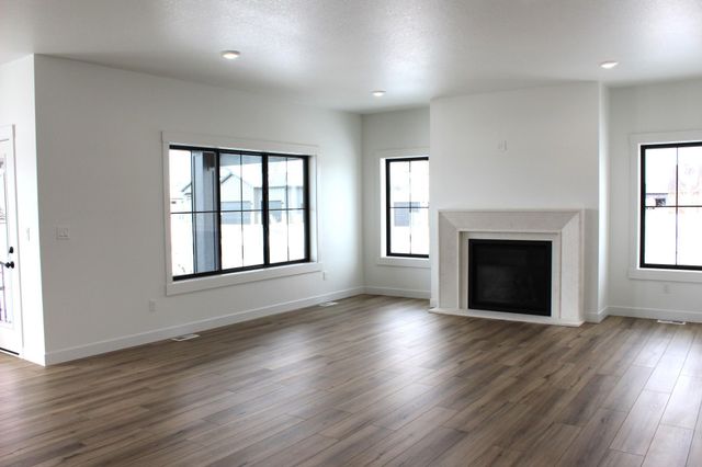 959 50th Avenue W, West Fargo, ND 58078