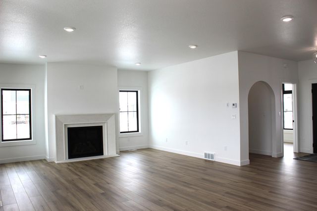 959 50th Avenue W, West Fargo, ND 58078