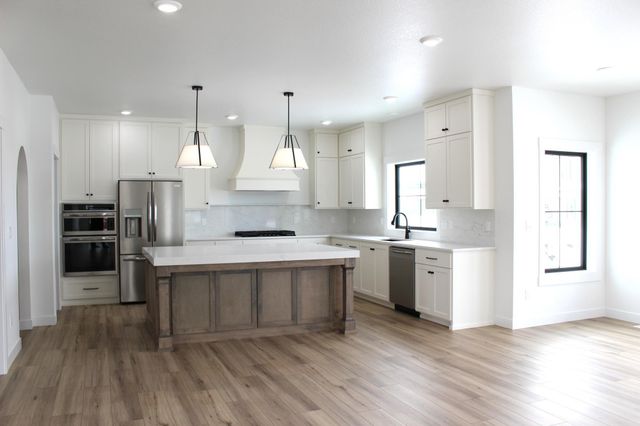 959 50th Avenue W, West Fargo, ND 58078