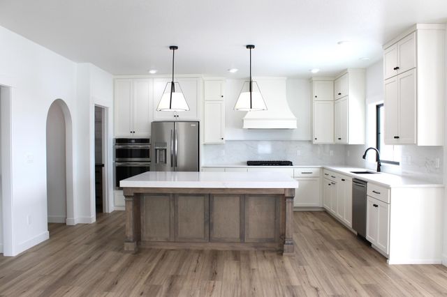 959 50th Avenue W, West Fargo, ND 58078