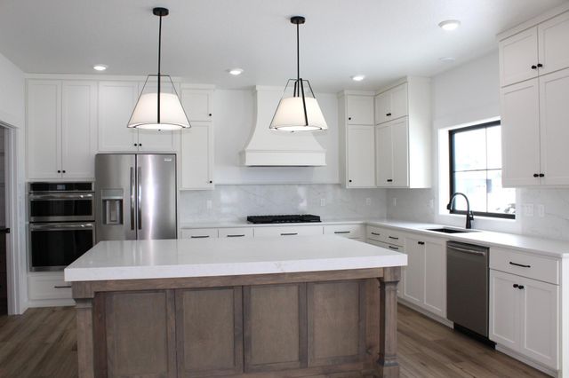 959 50th Avenue W, West Fargo, ND 58078