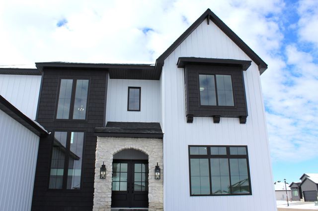 959 50th Avenue W, West Fargo, ND 58078