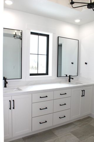 959 50th Avenue W, West Fargo, ND 58078