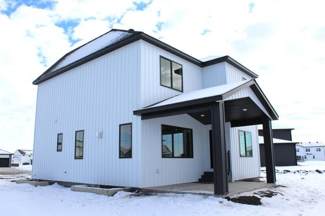 959 50th Avenue W, West Fargo, ND 58078