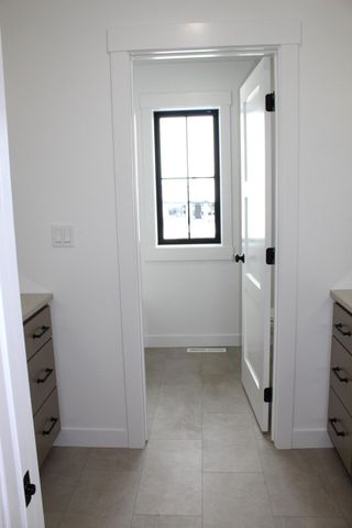 959 50th Avenue W, West Fargo, ND 58078