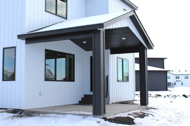 959 50th Avenue W, West Fargo, ND 58078