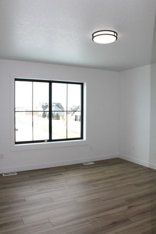 959 50th Avenue W, West Fargo, ND 58078