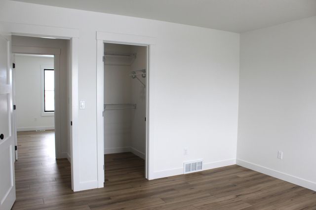 959 50th Avenue W, West Fargo, ND 58078