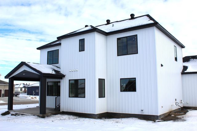 959 50th Avenue W, West Fargo, ND 58078