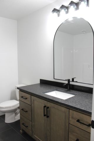 959 50th Avenue W, West Fargo, ND 58078