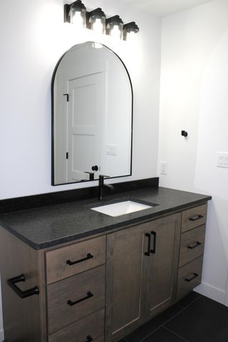 959 50th Avenue W, West Fargo, ND 58078