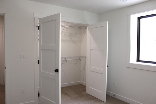 959 50th Avenue W, West Fargo, ND 58078