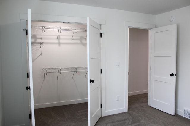 959 50th Avenue W, West Fargo, ND 58078