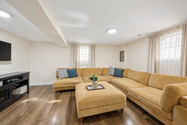 8025 S Mozart Street, Chicago, IL 60652