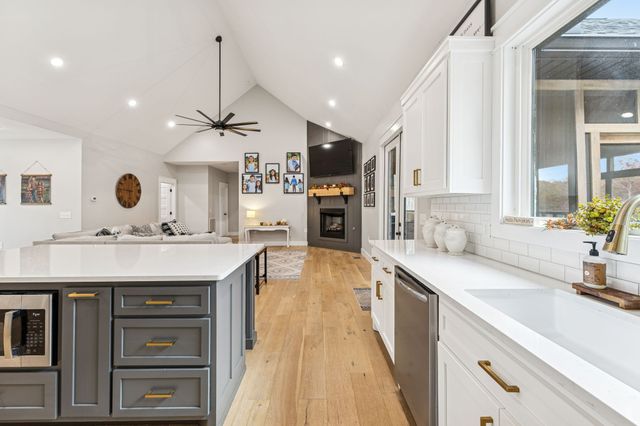 130 Saddlebrook Dr, Hohenwald, TN 38462