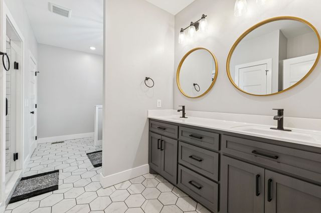 130 Saddlebrook Dr, Hohenwald, TN 38462