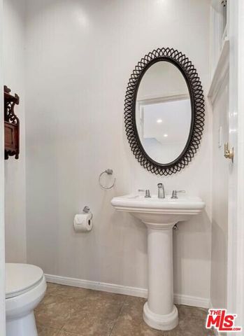 208 S El Camino Drive, Beverly Hills, CA 90212