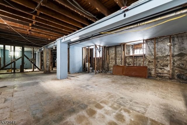 52 Wade St, Jersey City, NJ 07305