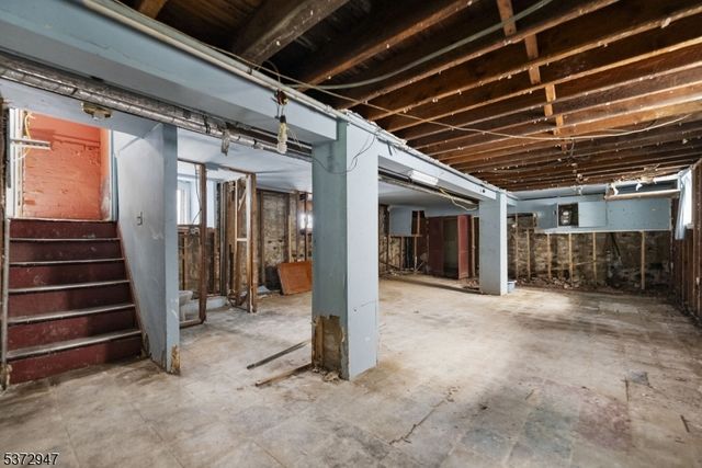 52 Wade St, Jersey City, NJ 07305