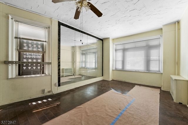 52 Wade St, Jersey City, NJ 07305