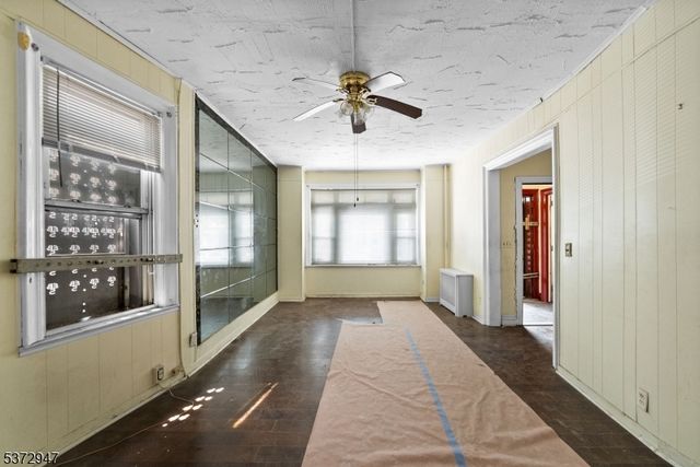 52 Wade St, Jersey City, NJ 07305