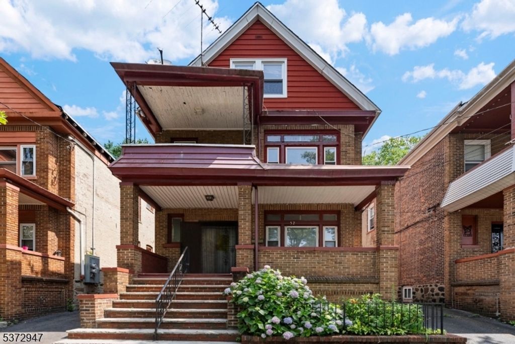 52 Wade St, Jersey City, NJ 07305
