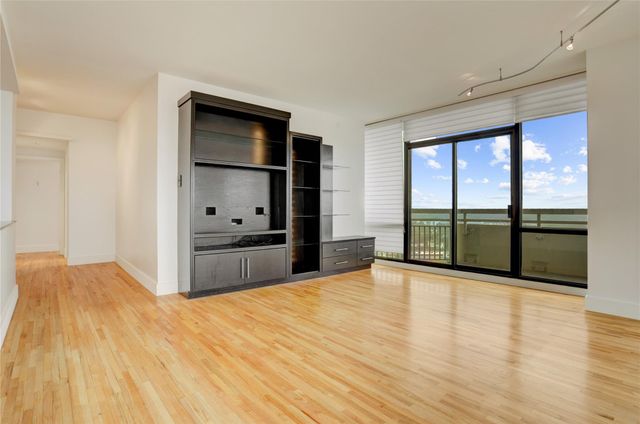 15 Greenway Plaza 18F, Houston, TX 77046