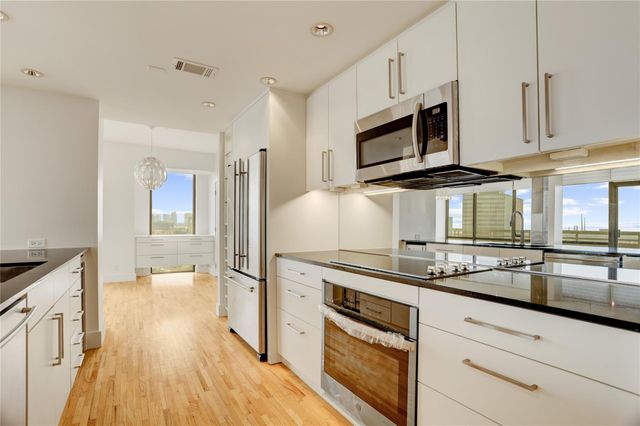 15 Greenway Plaza 18F, Houston, TX 77046