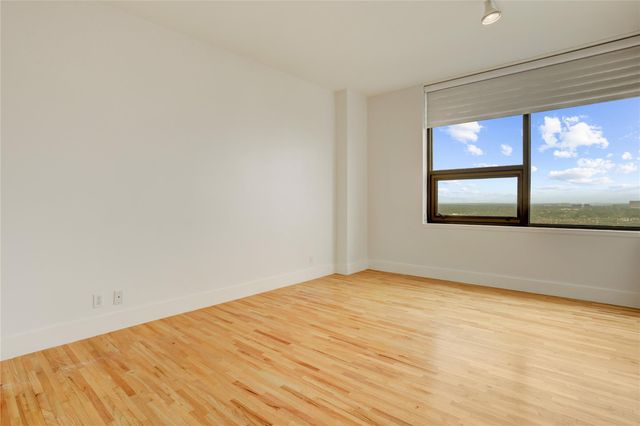 15 Greenway Plaza 18F, Houston, TX 77046