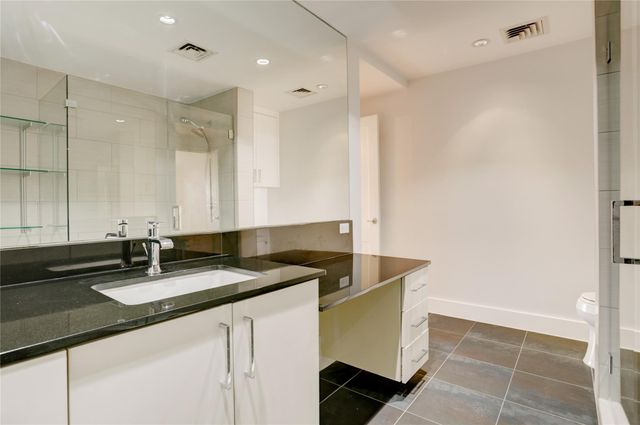 15 Greenway Plaza 18F, Houston, TX 77046