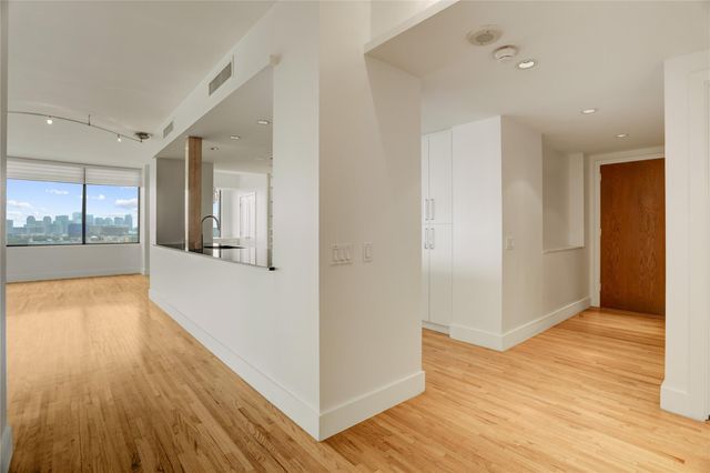 15 Greenway Plaza 18F, Houston, TX 77046