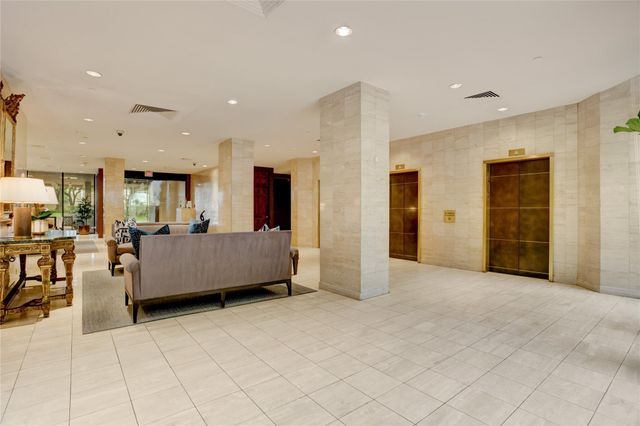 15 Greenway Plaza 18F, Houston, TX 77046