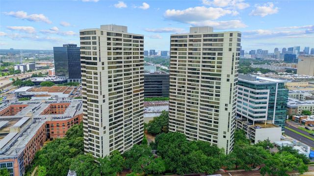 15 Greenway Plaza 18F, Houston, TX 77046