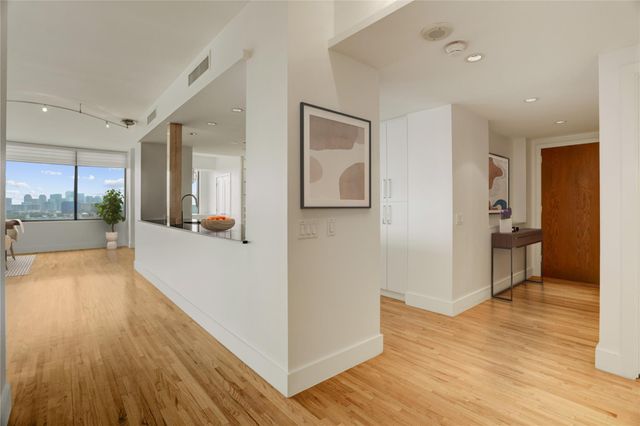 15 Greenway Plaza 18F, Houston, TX 77046