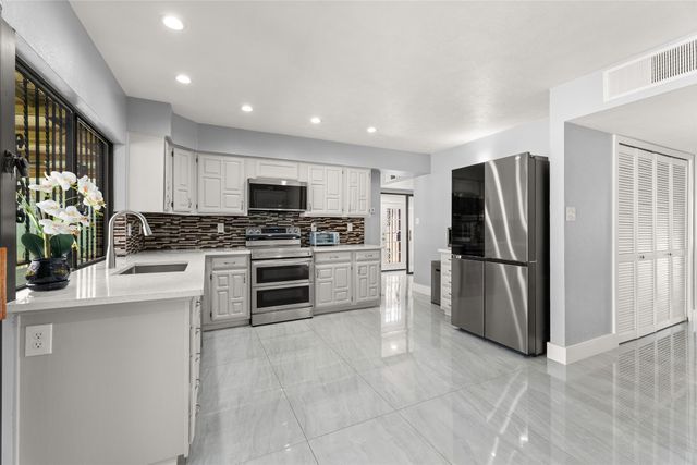 3025 Tres Logos Lane, Dallas, TX 75228