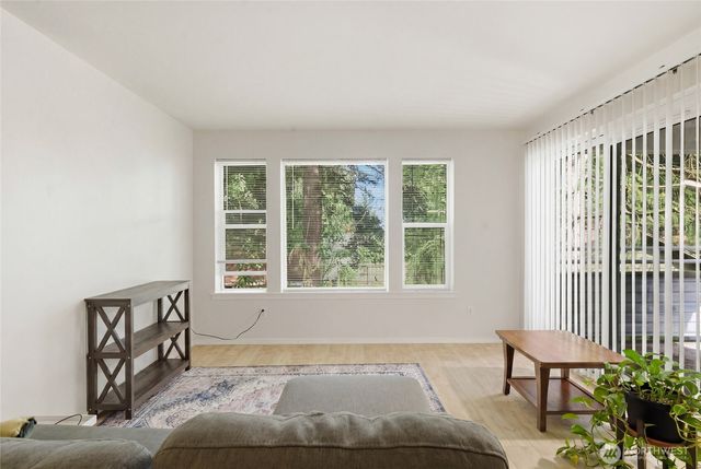 13310 Greenwood Avenue N, Seattle, WA 98133