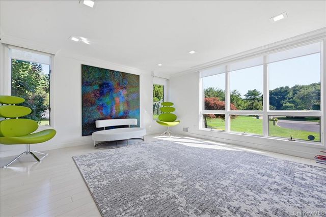 5 Meadow Gate W, Saint James, NY 11780