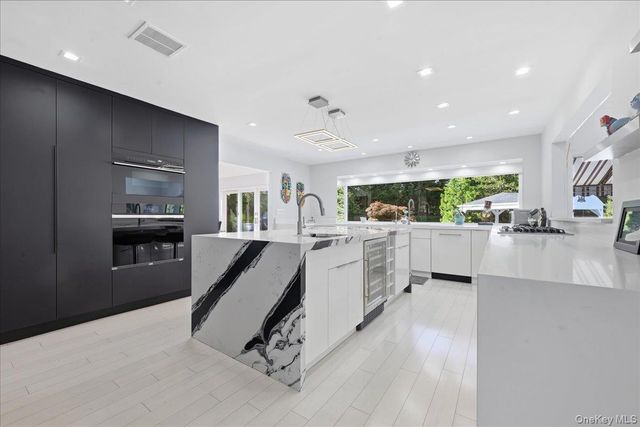 5 Meadow Gate W, Saint James, NY 11780
